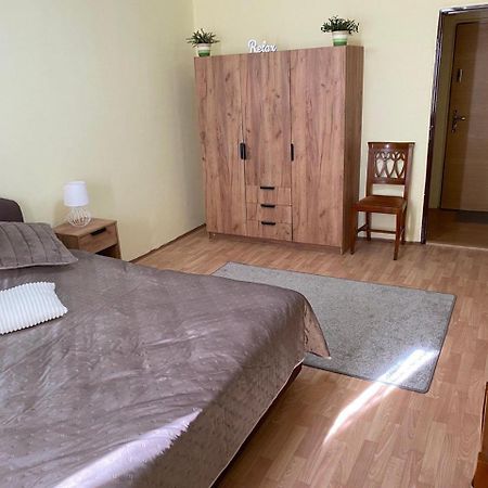 Apartmany 2Kk U Fakultni Nemocnice Volne Parkovani Hradec Králové Exteriör bild