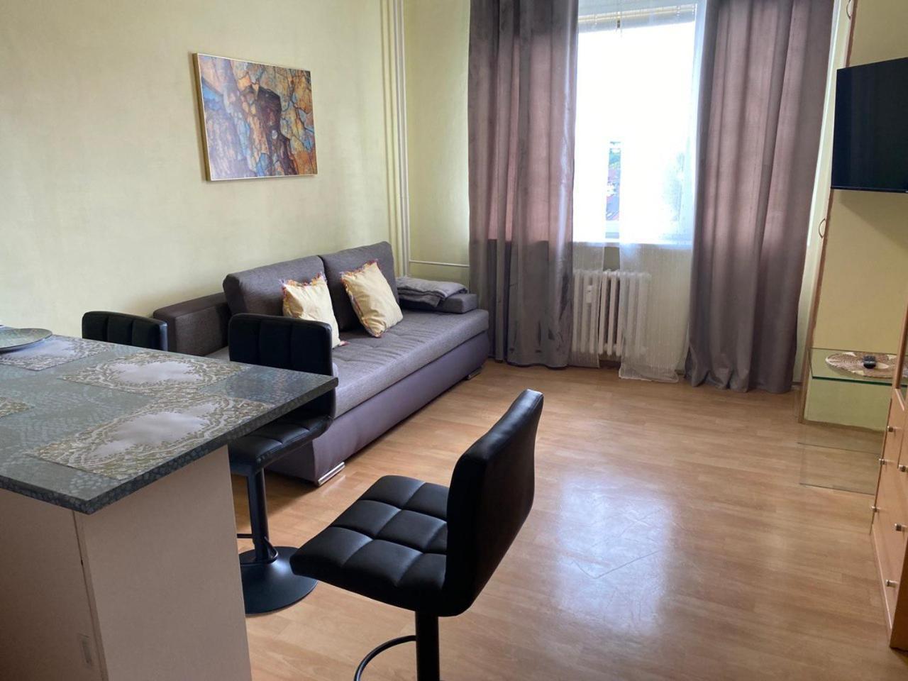 Apartmany 2Kk U Fakultni Nemocnice Volne Parkovani Hradec Králové Exteriör bild